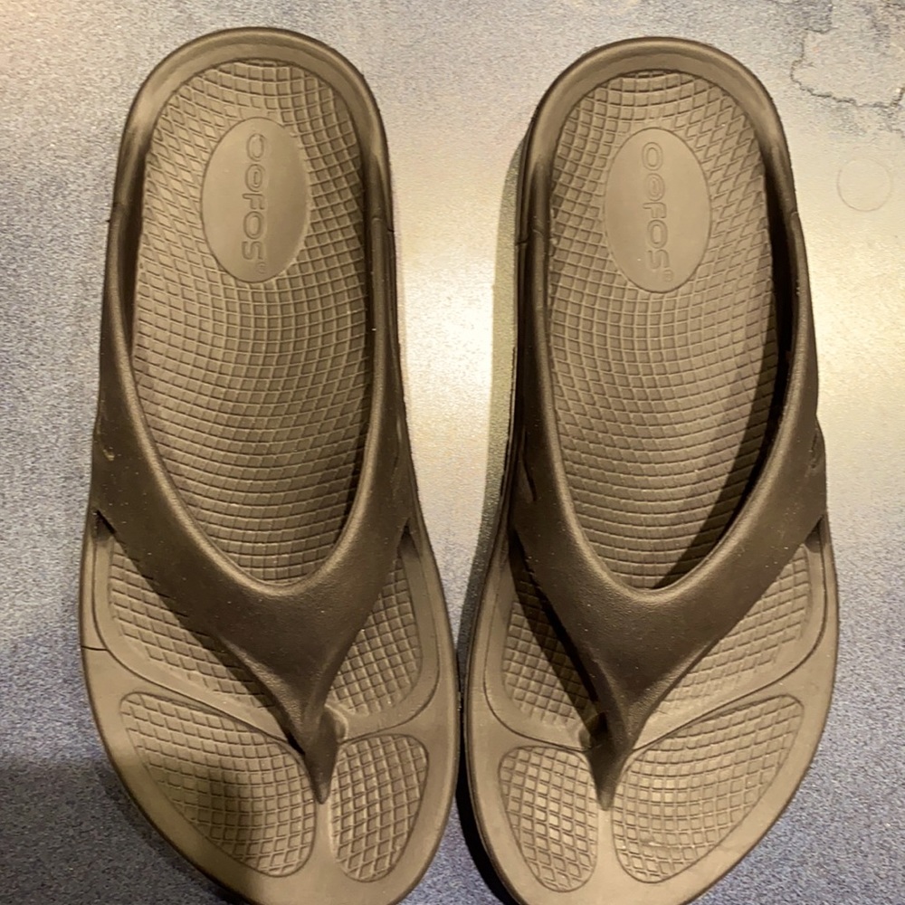 Brand new Oofos